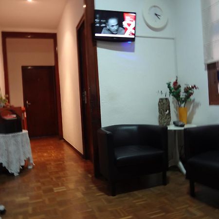 Hostal Lima Barcelona Bagian luar foto