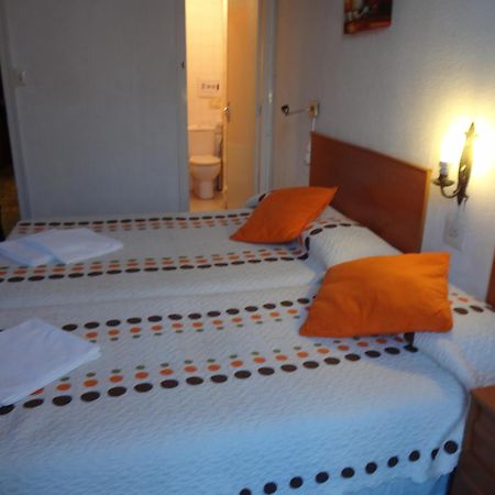 Hostal Lima Barcelona Bagian luar foto
