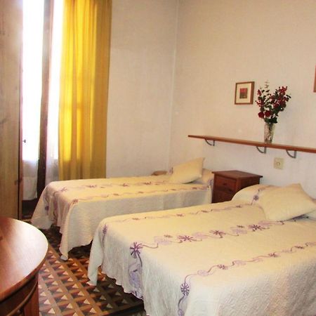Hostal Lima Barcelona Bagian luar foto