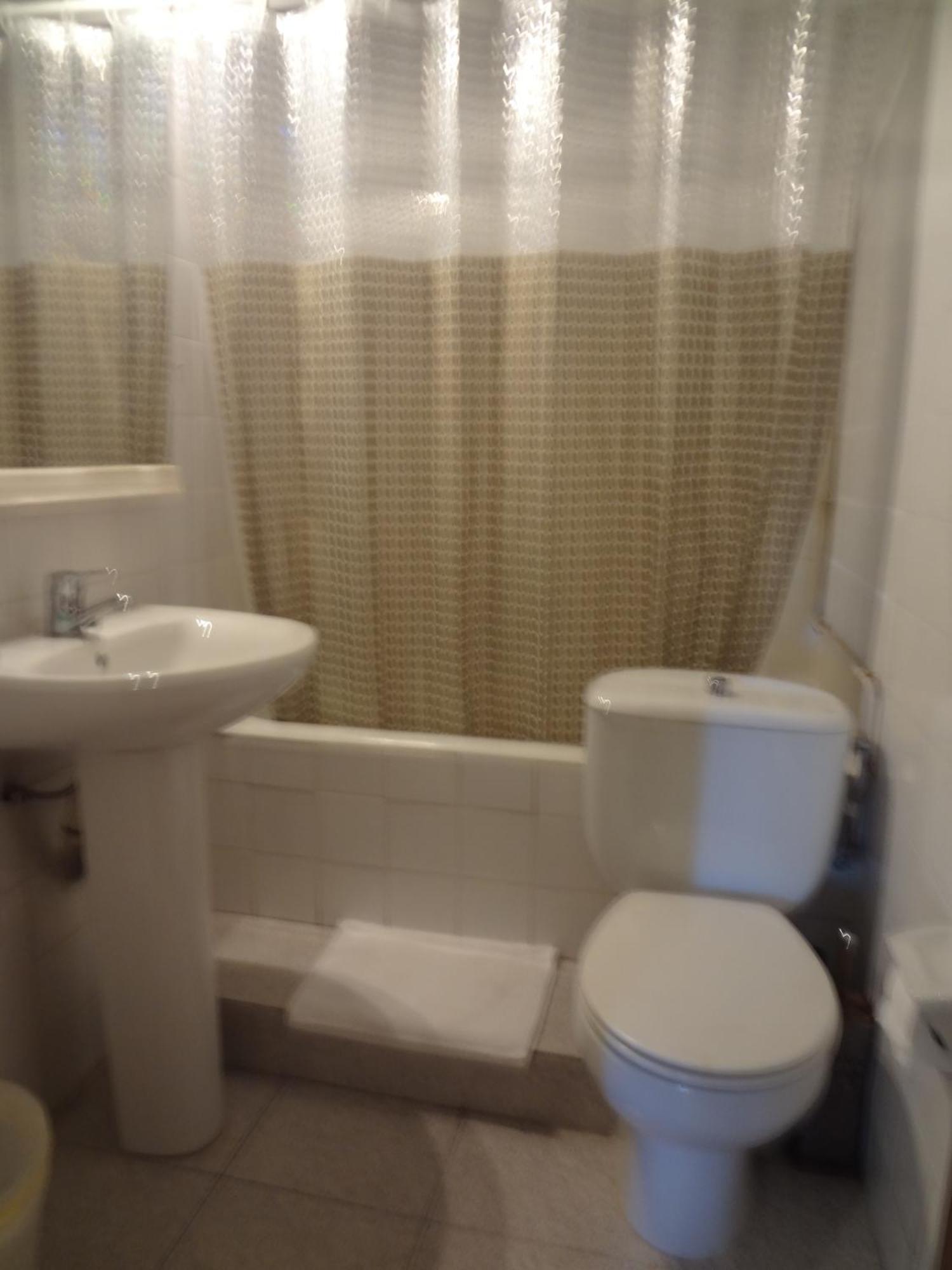 Hostal Lima Barcelona Bagian luar foto