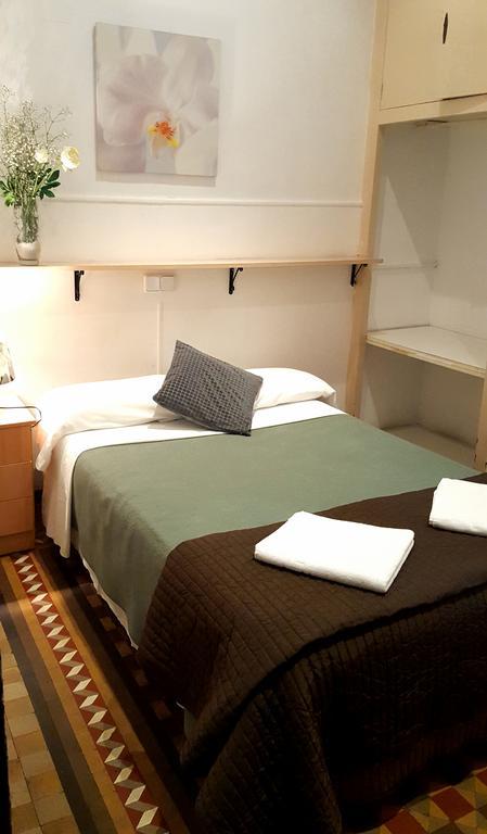 Hostal Lima Barcelona Bagian luar foto