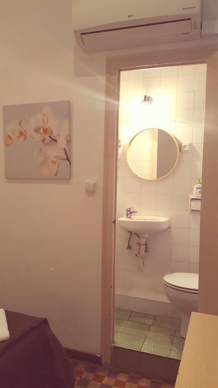 Hostal Lima Barcelona Bagian luar foto