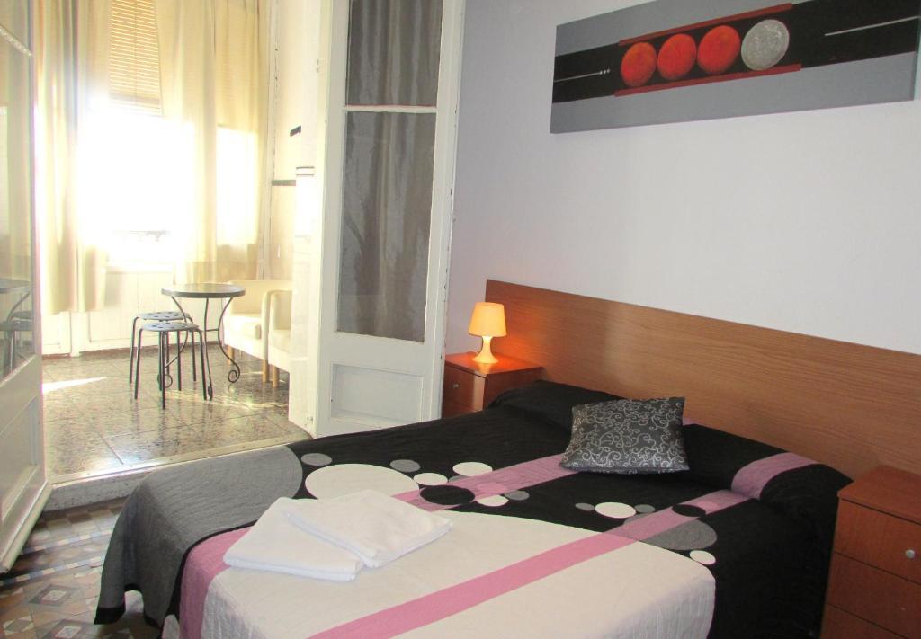 Hostal Lima Barcelona Bagian luar foto