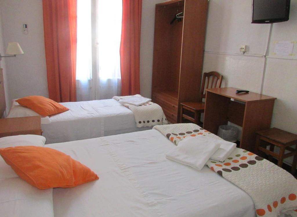 Hostal Lima Barcelona Bagian luar foto