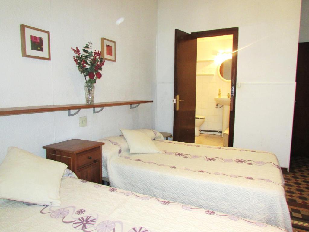 Hostal Lima Barcelona Bagian luar foto